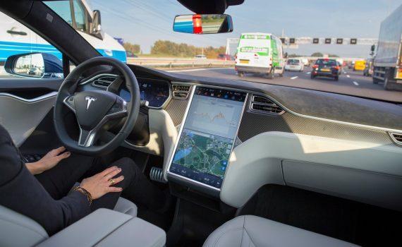 Автопилот на Tesla