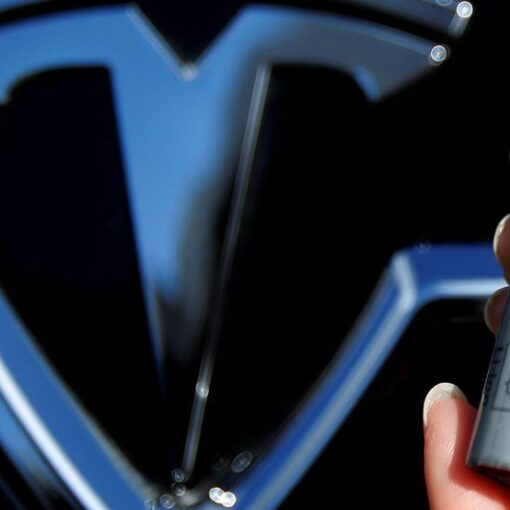 Tesla и Panasonic разработают новые батареи