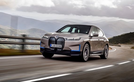 Электрический кроссовер BMW iX