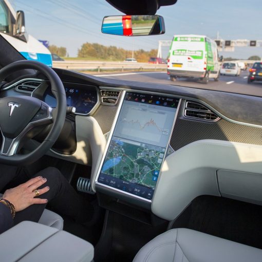 Бесплатный автопилот Tesla
