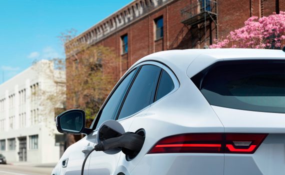 Электрический кроссовер Jaguar J-Pace